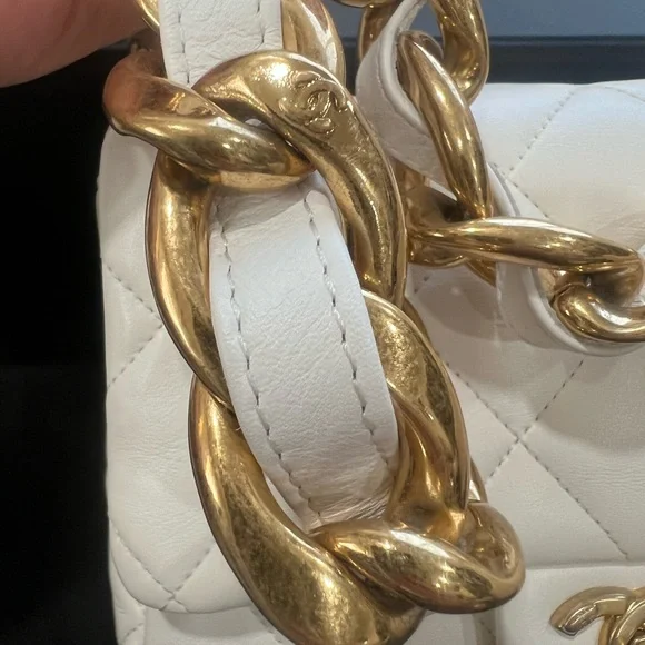 Chanel Small Flap Funky Town White Quilted Leather with Chunky chain - Picture 4 of 16